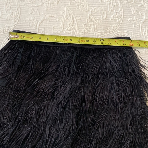 Express ostrich feather skirt with beaded waistband - Picture 9 of 10